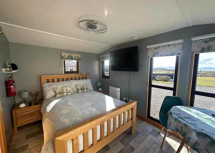Duirinish Pods With Private Hot Tubs And Duirinish Bothy With No Hot Tub