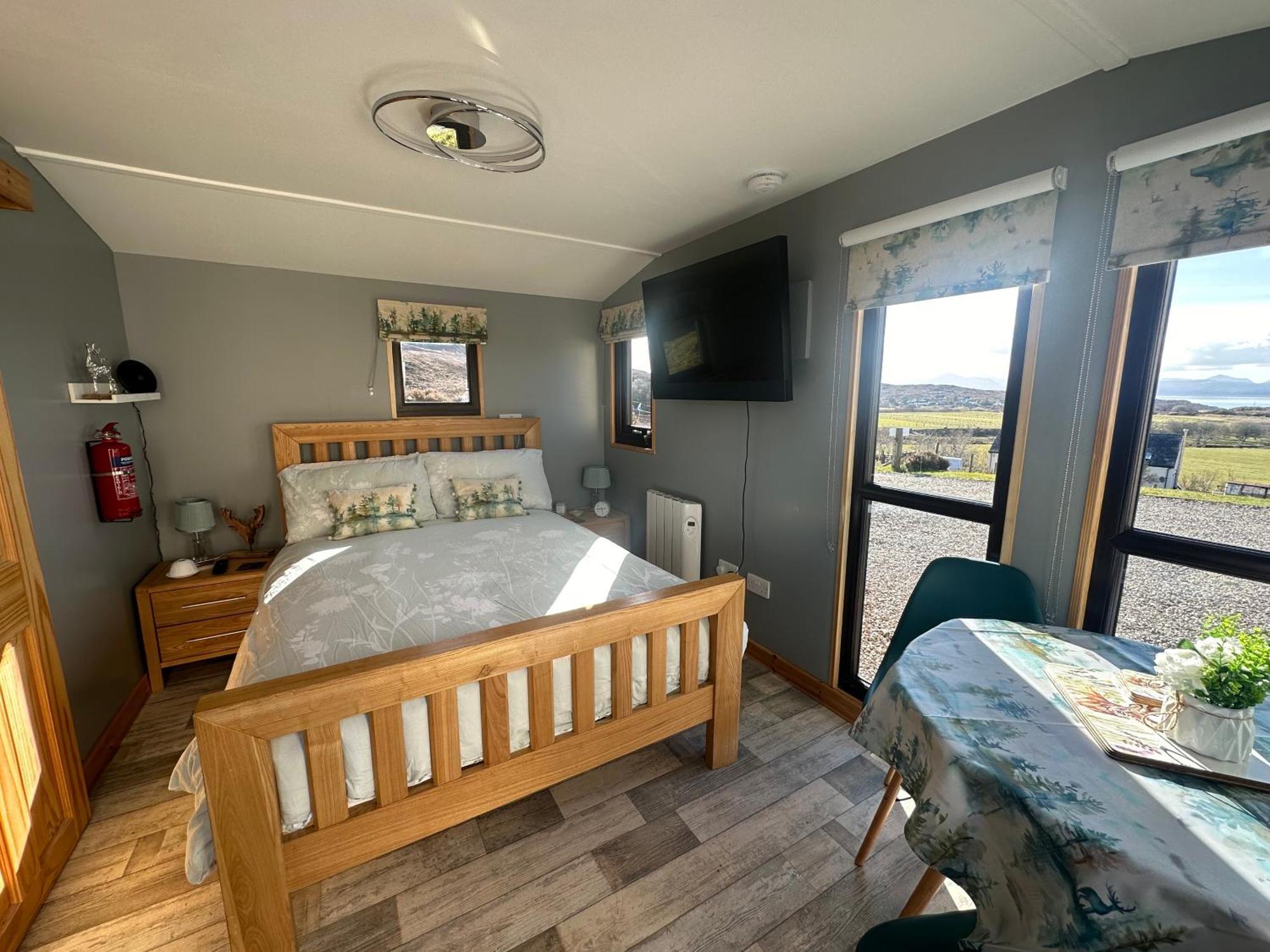 Chalet Duirinish Pods With Private Hot Tubs And Duirinish Bothy With No Hot Tub
